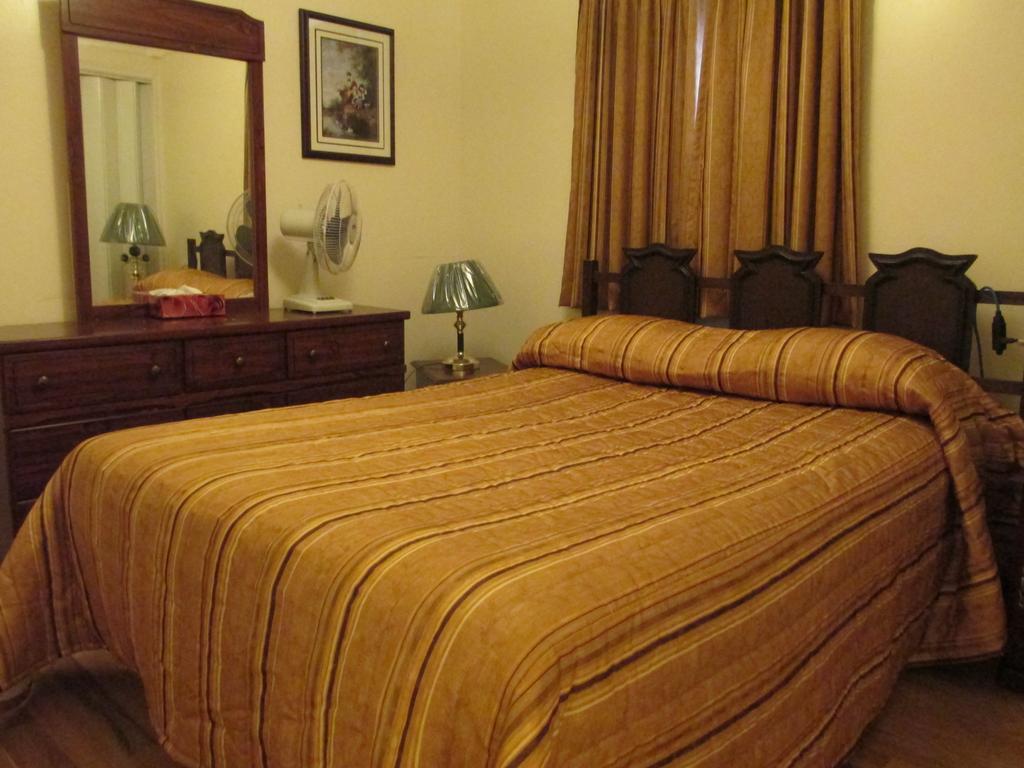 Comerford'S Ocean View Suites Holyrood Esterno foto