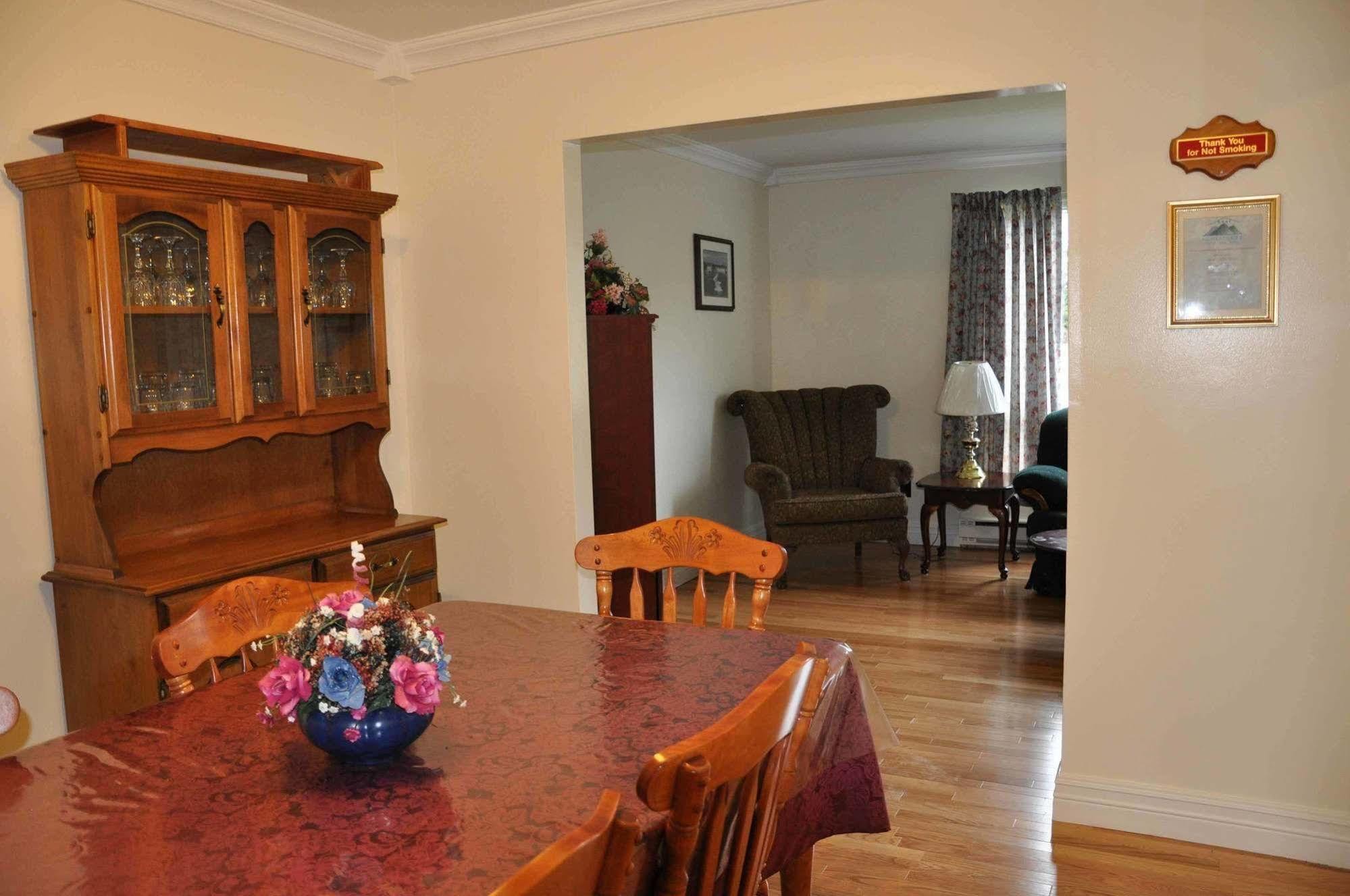Comerford'S Ocean View Suites Holyrood Esterno foto