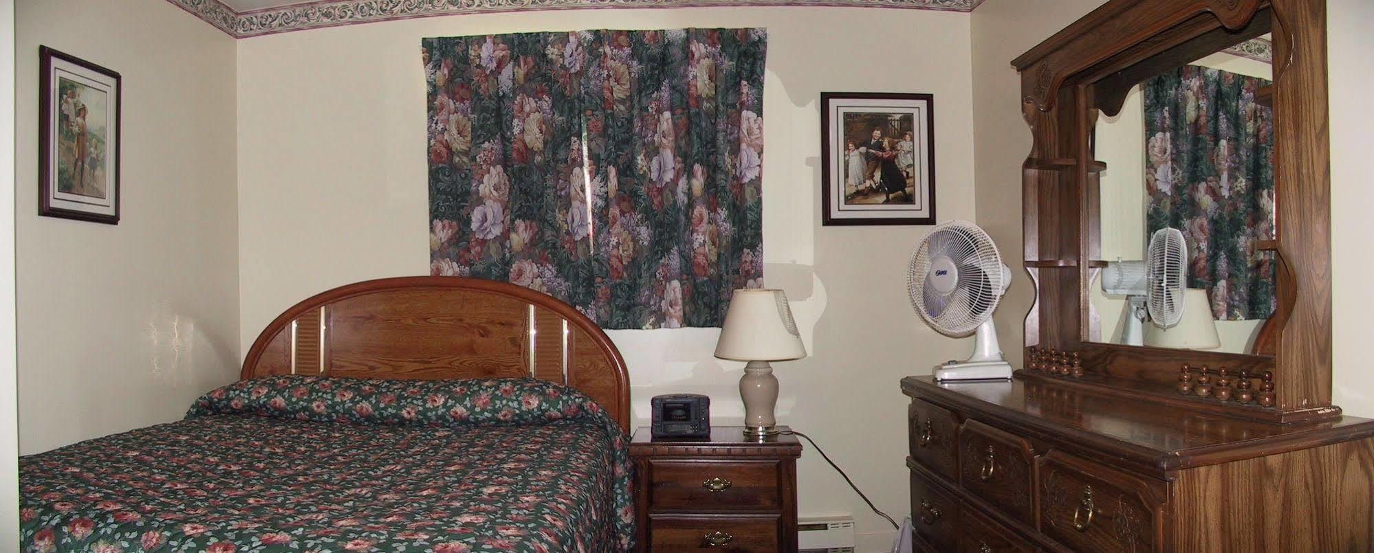 Comerford'S Ocean View Suites Holyrood Esterno foto